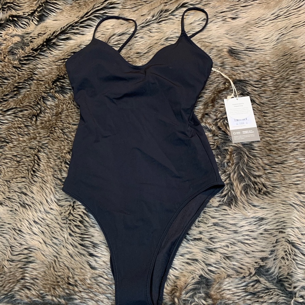 Vuori heat wave one piece black NWT Size XS